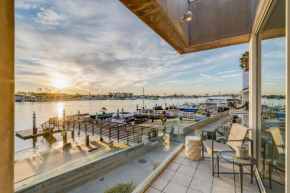Waterfront Oasis w Pier Parking & Beach on Island